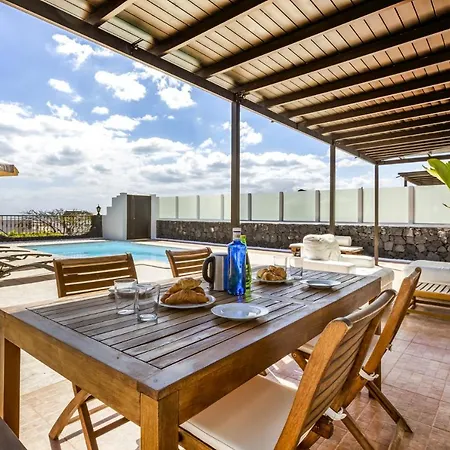 22 Villa Tías