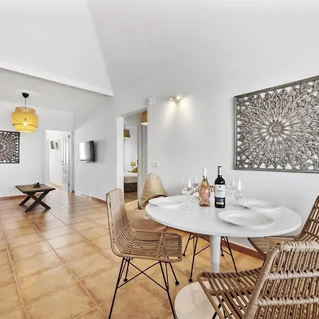22 Villa Tias